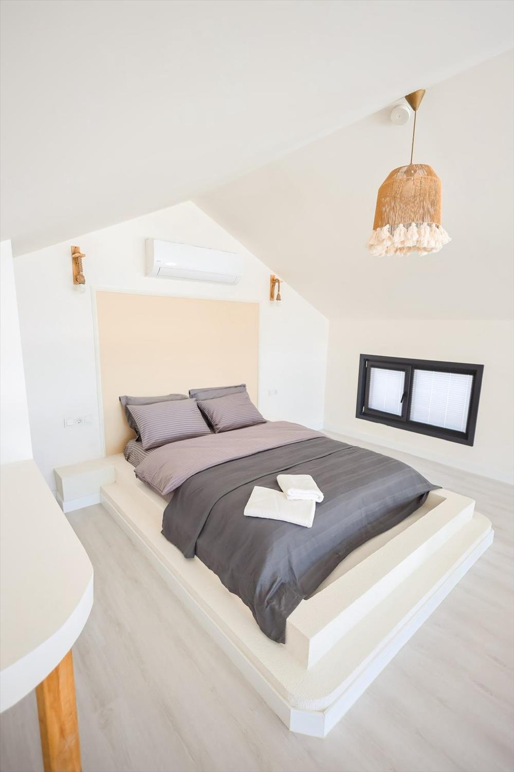 listing card gallery