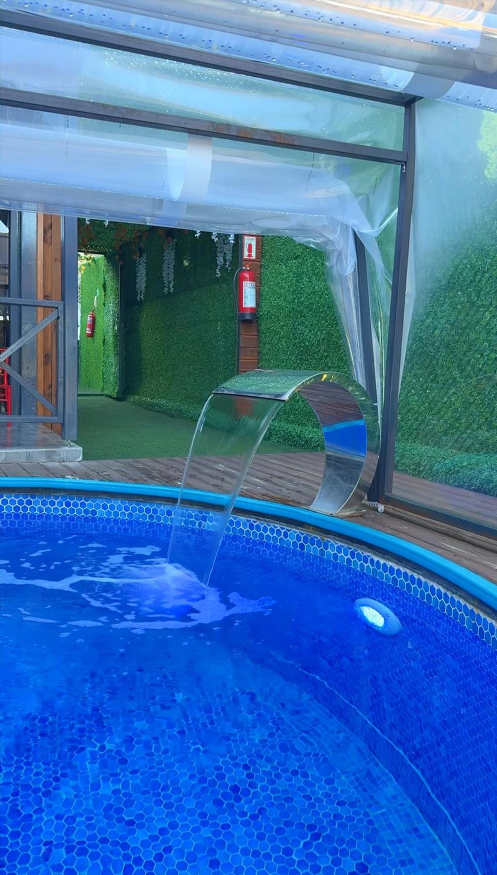 listing card gallery