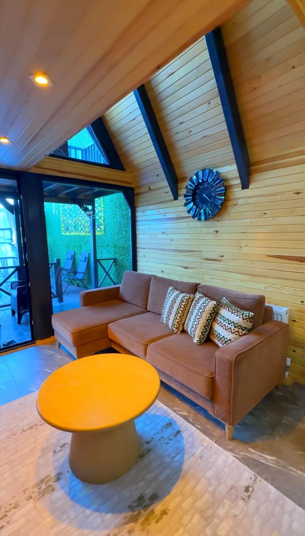 listing card gallery