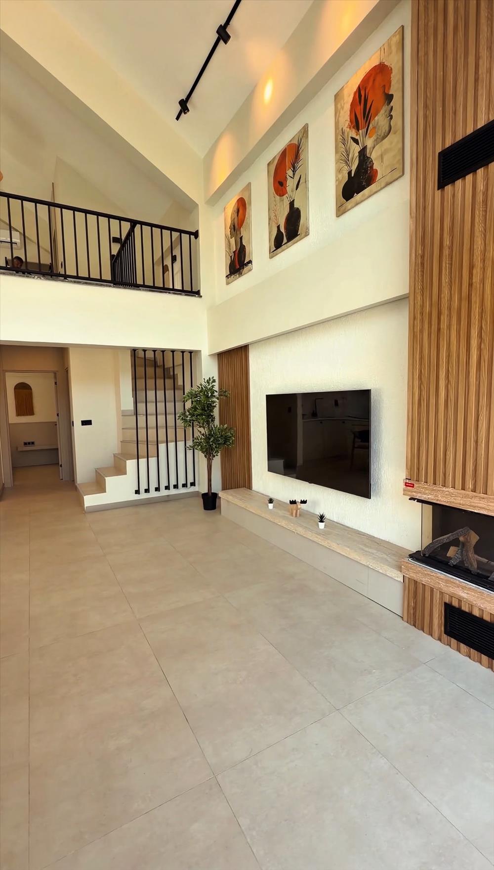 listing card gallery