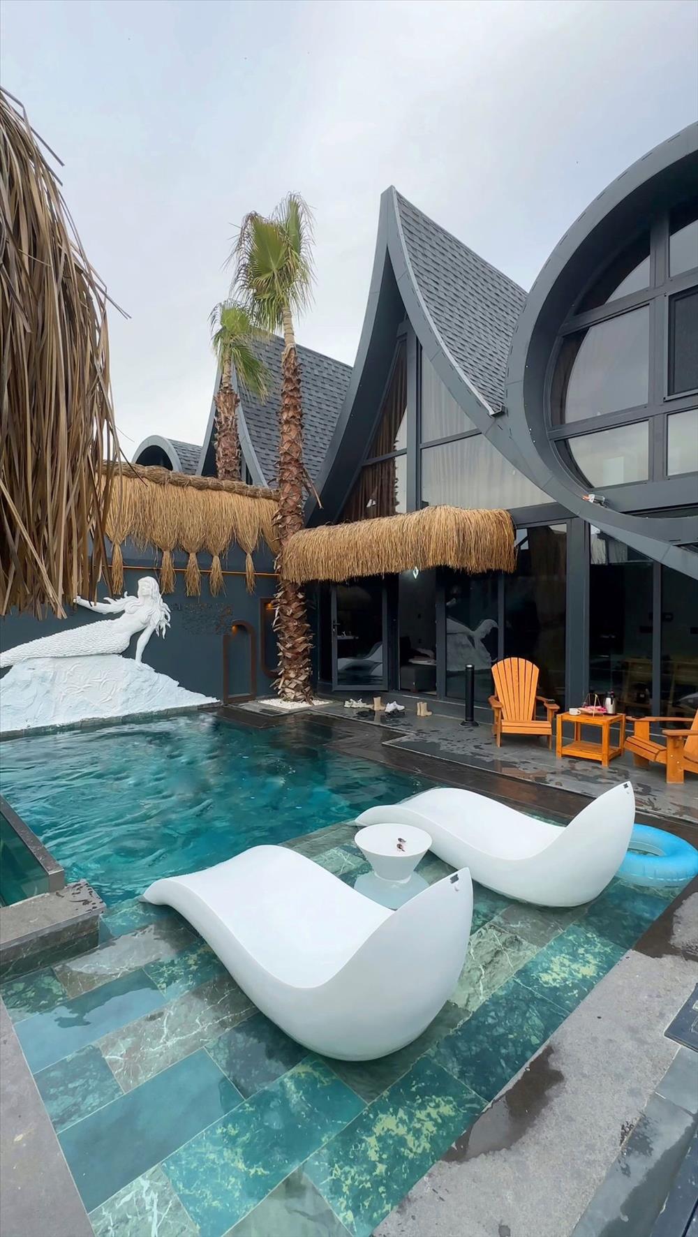 listing card gallery