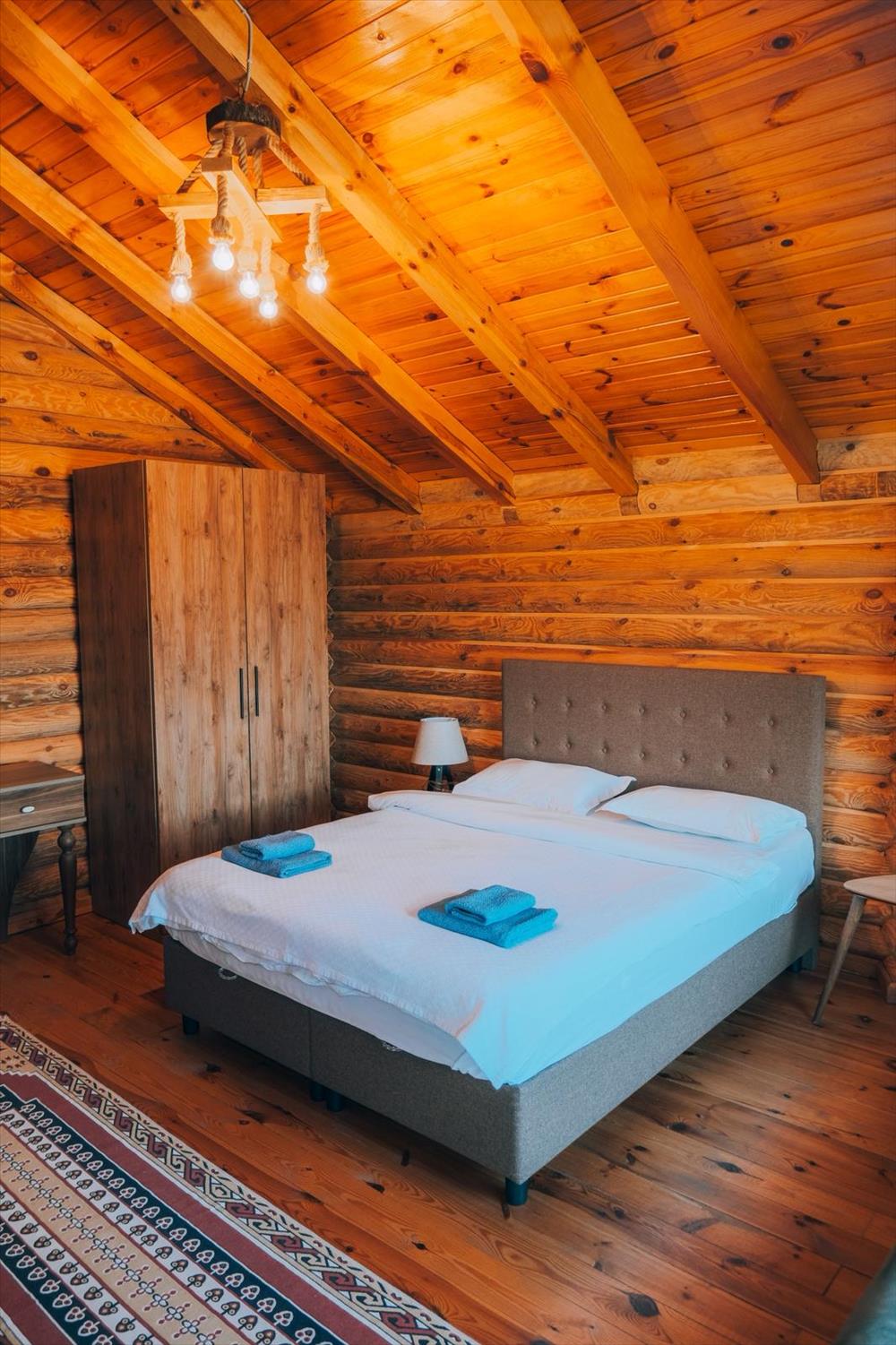 listing card gallery