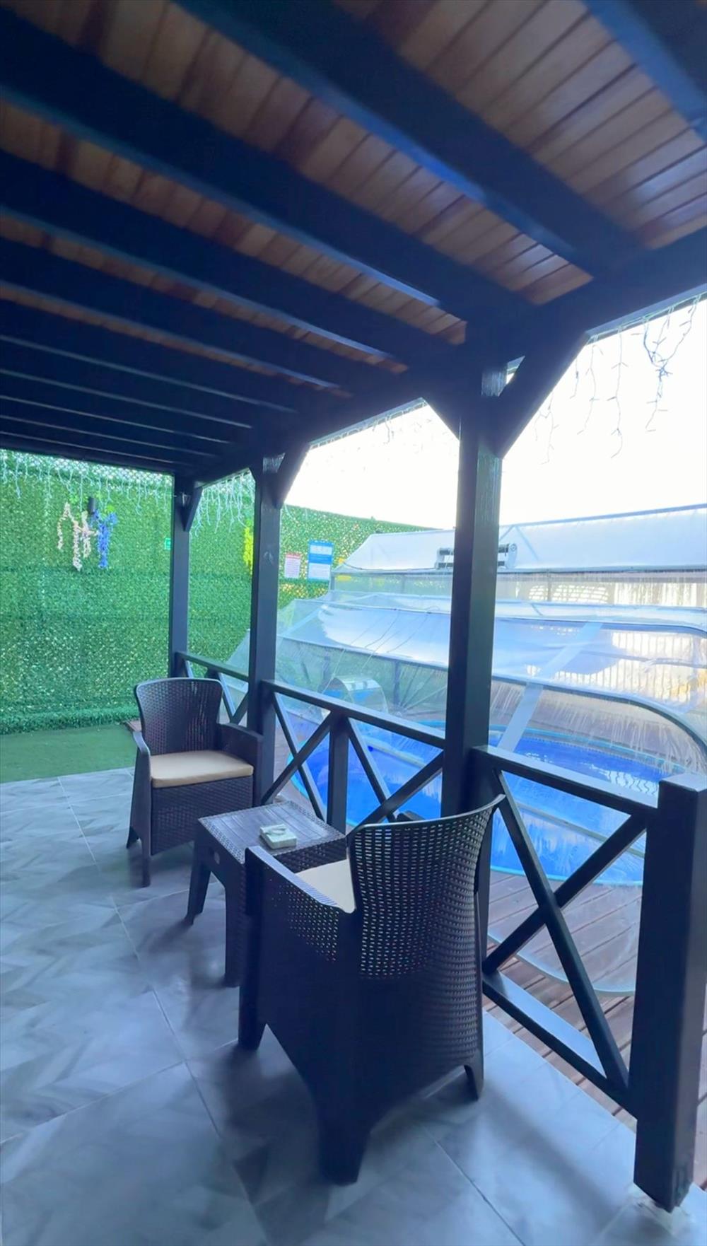 listing card gallery