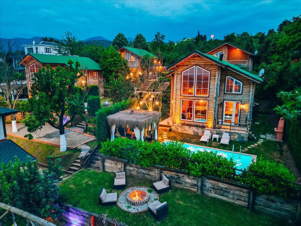 listing card gallery