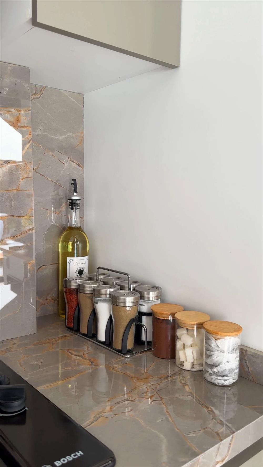 listing card gallery