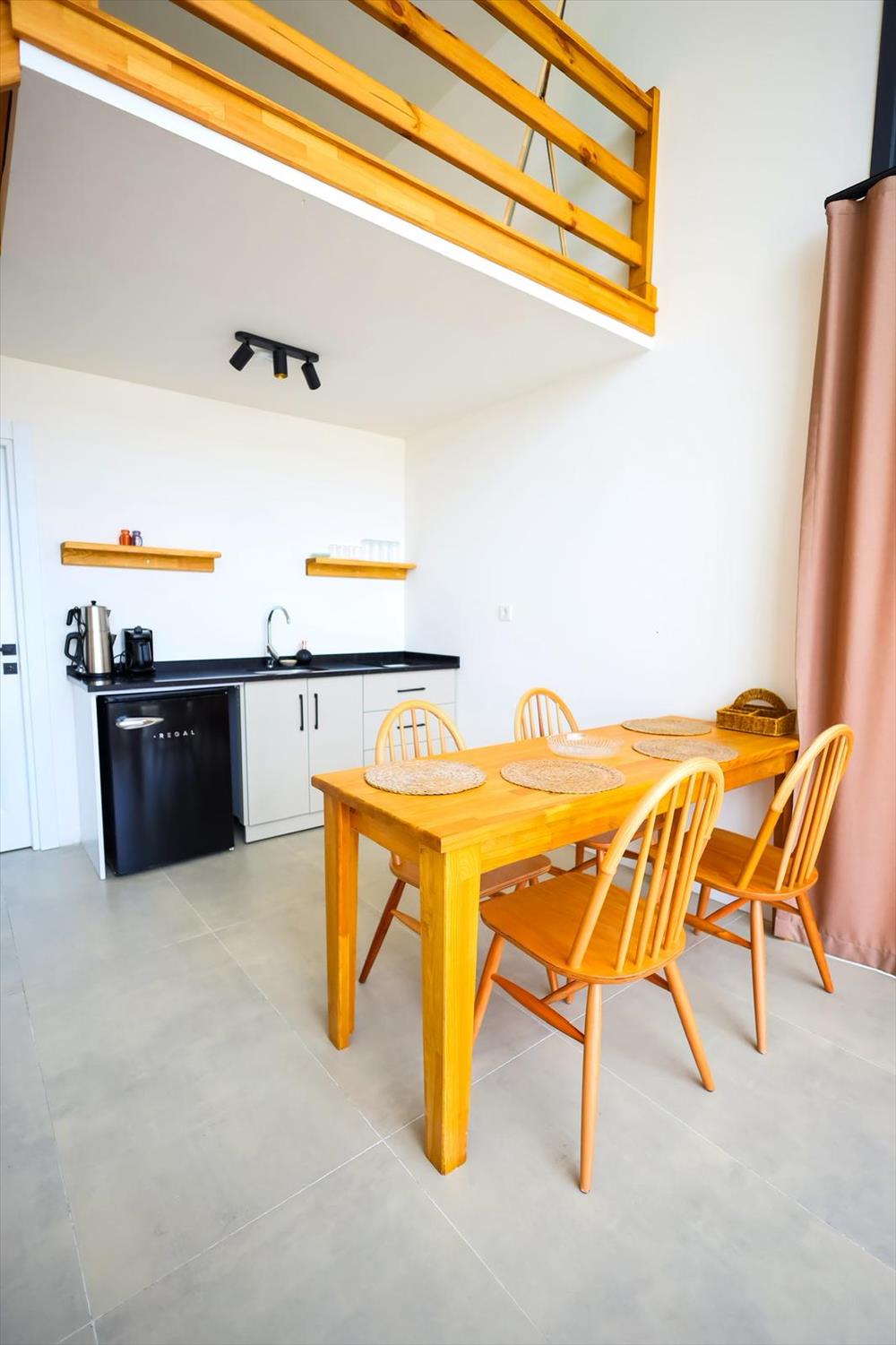 listing card gallery