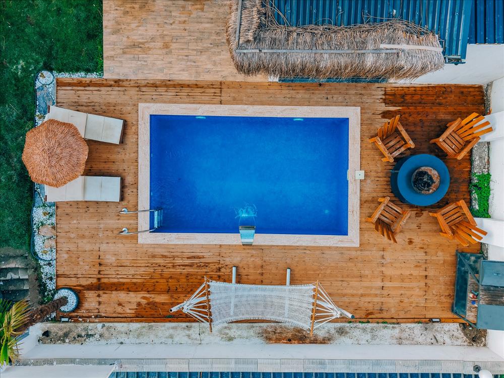 listing card gallery