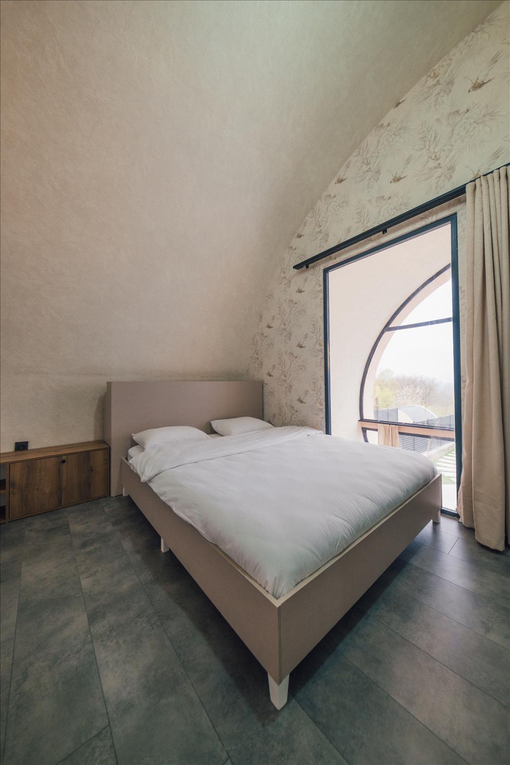 listing card gallery