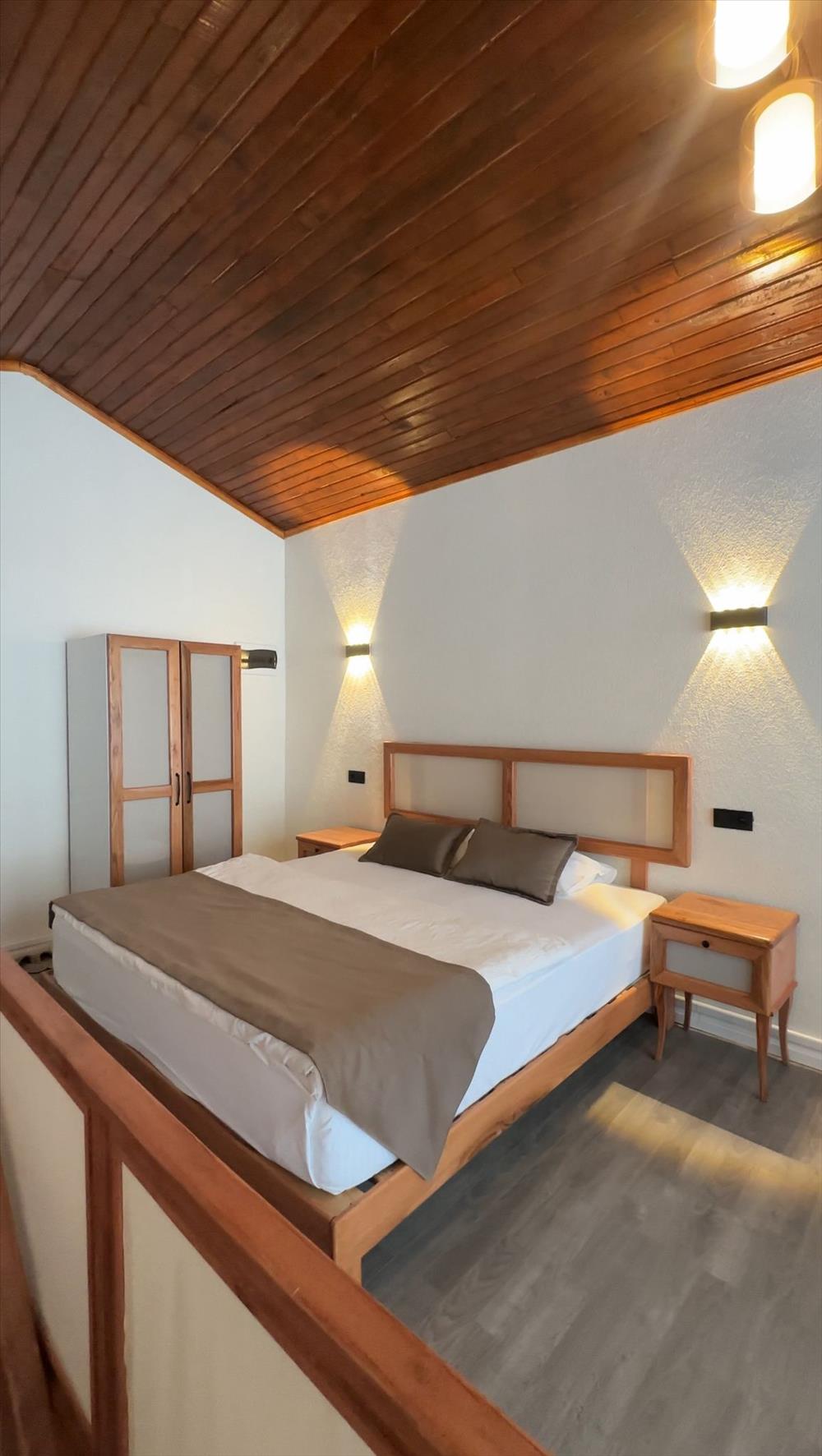 listing card gallery