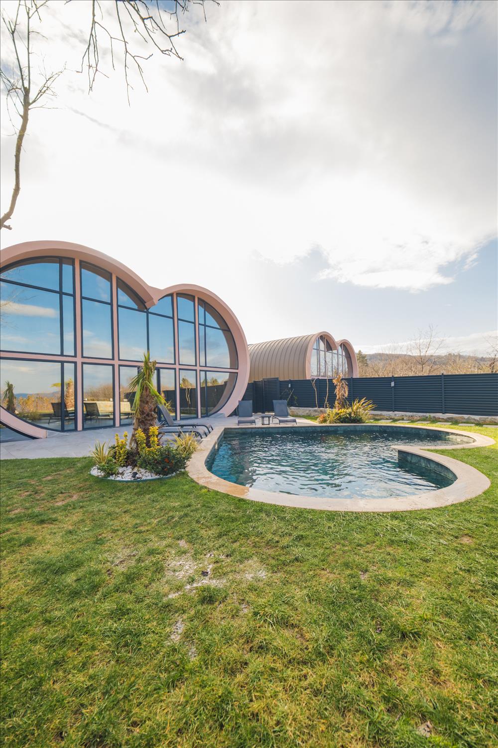 listing card gallery