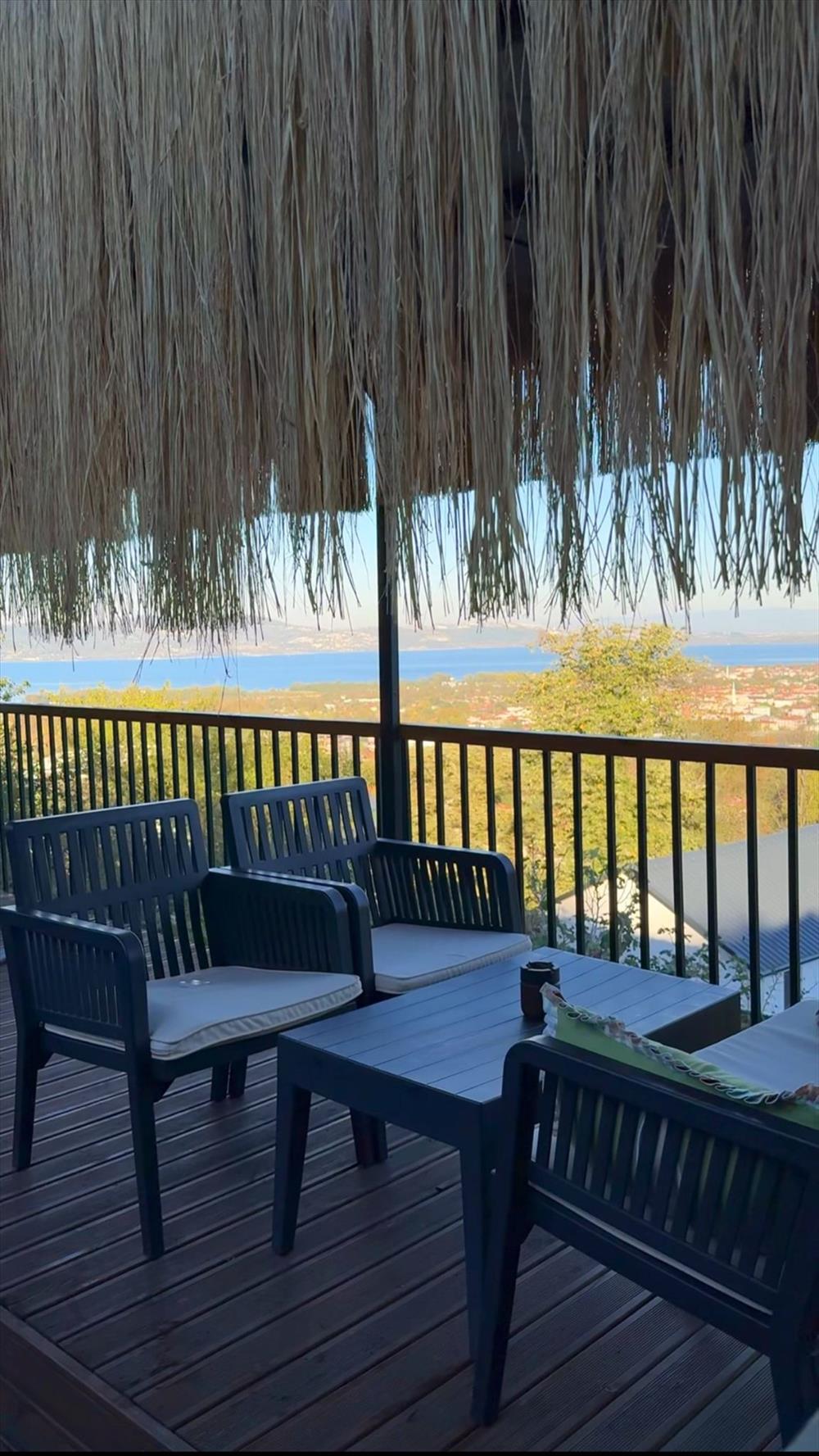 listing card gallery