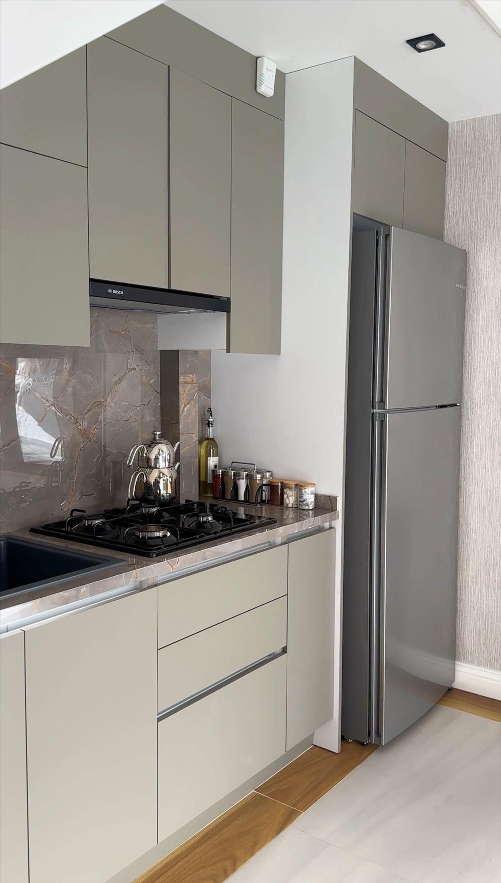 listing card gallery