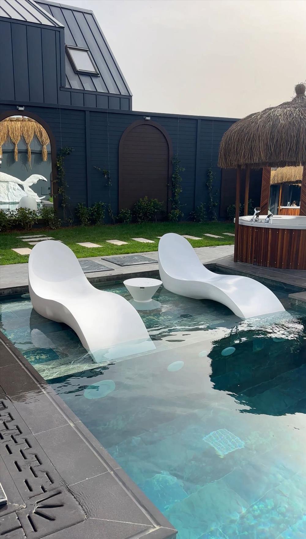 listing card gallery