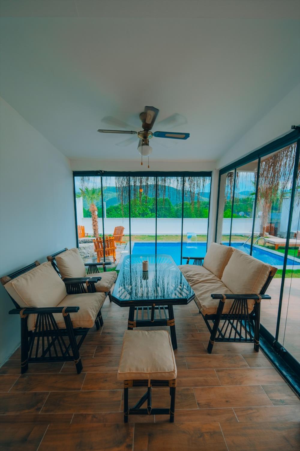 listing card gallery