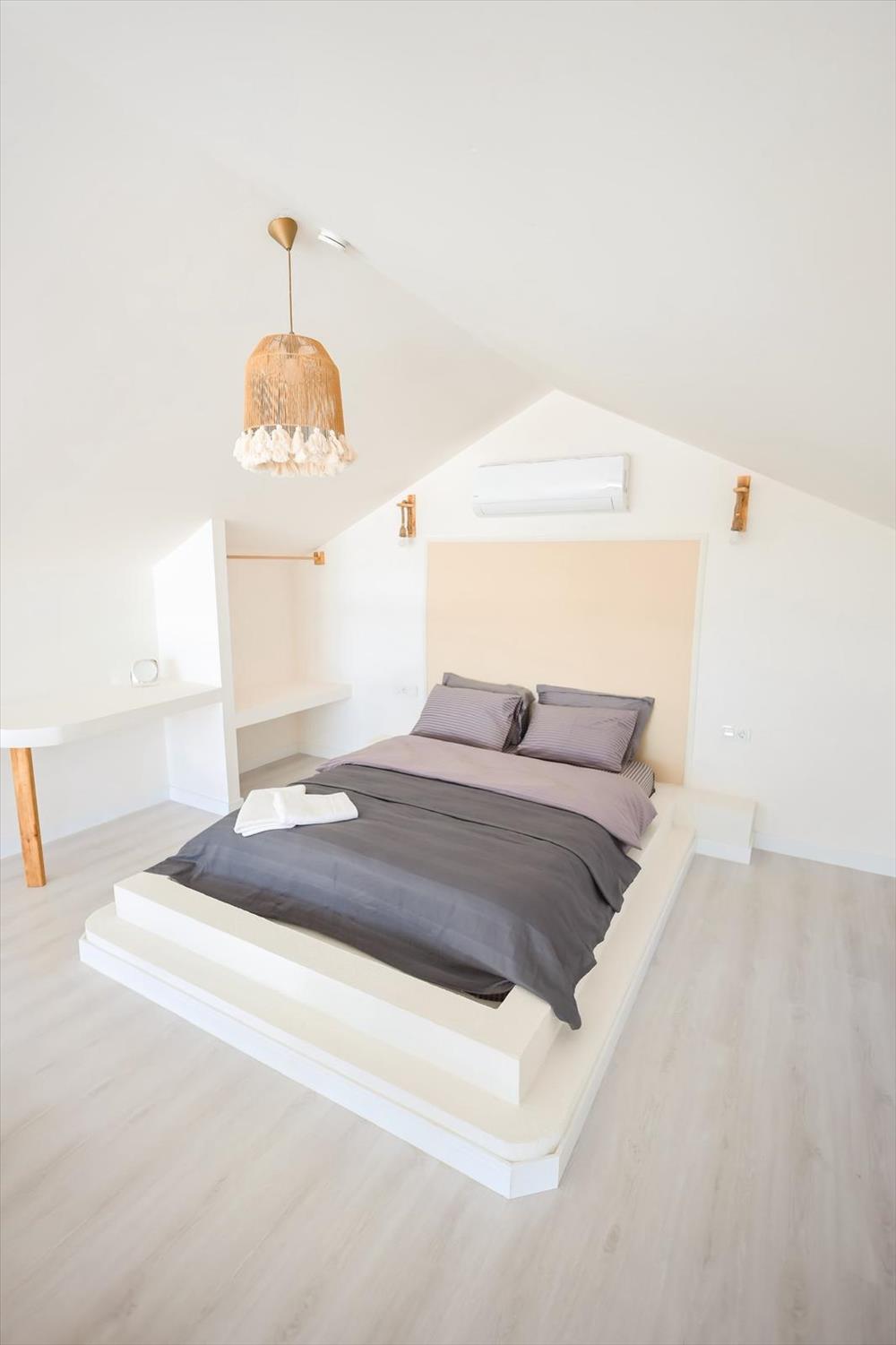 listing card gallery