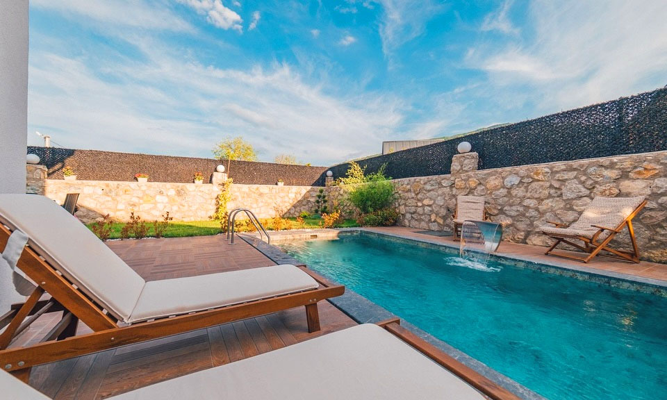 listing card gallery