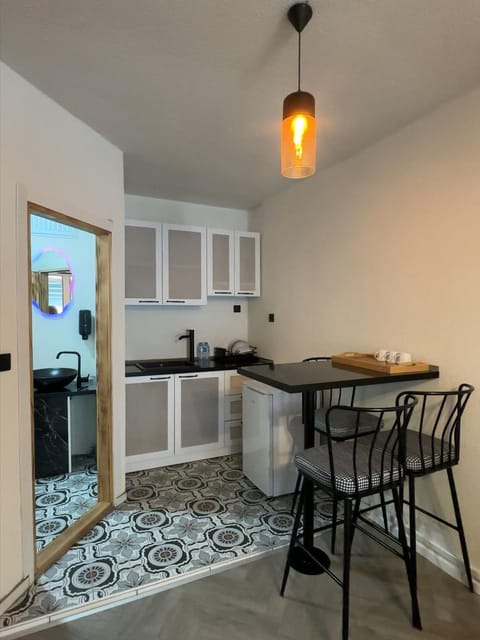 listing card gallery