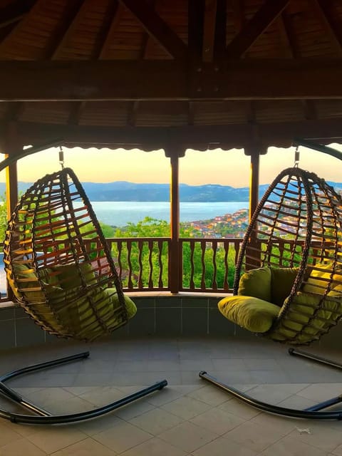 listing card gallery