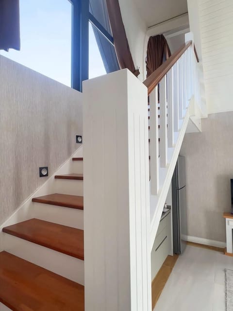 listing card gallery