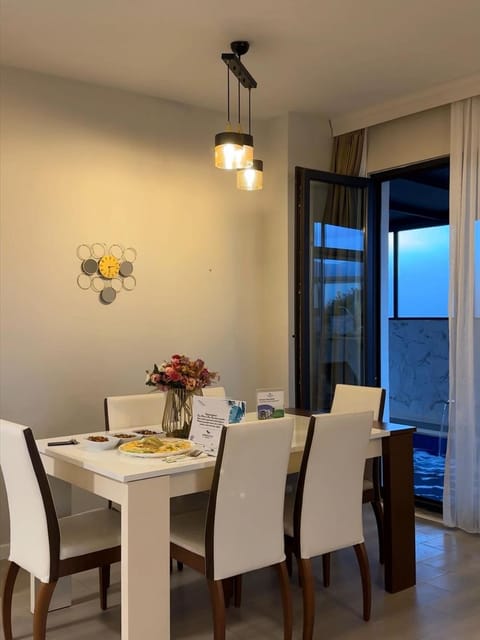 listing card gallery