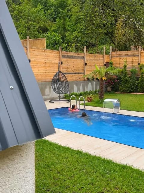 listing card gallery