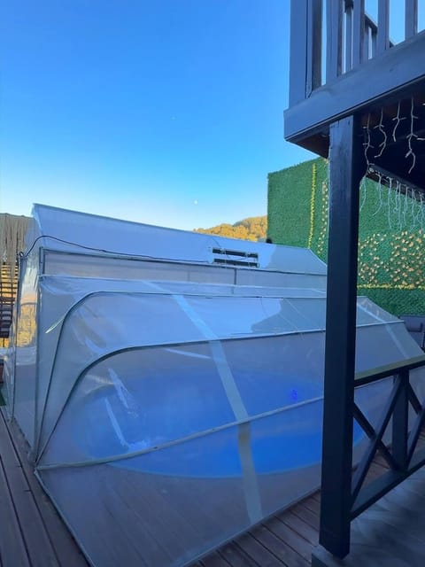 listing card gallery