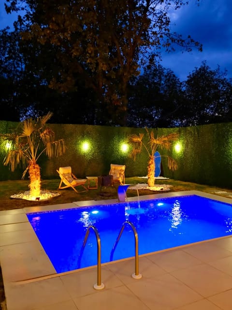 listing card gallery