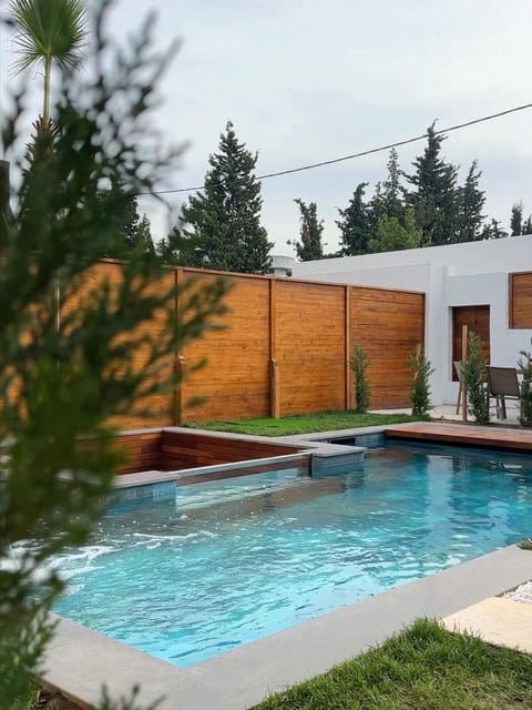 listing card gallery