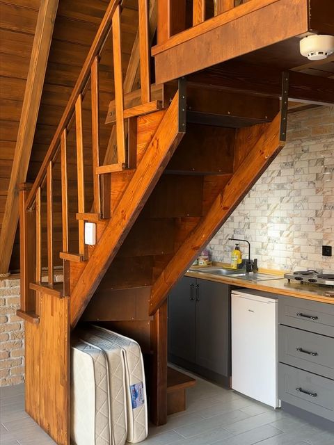 listing card gallery