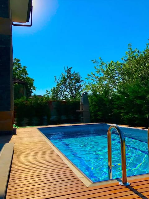 listing card gallery