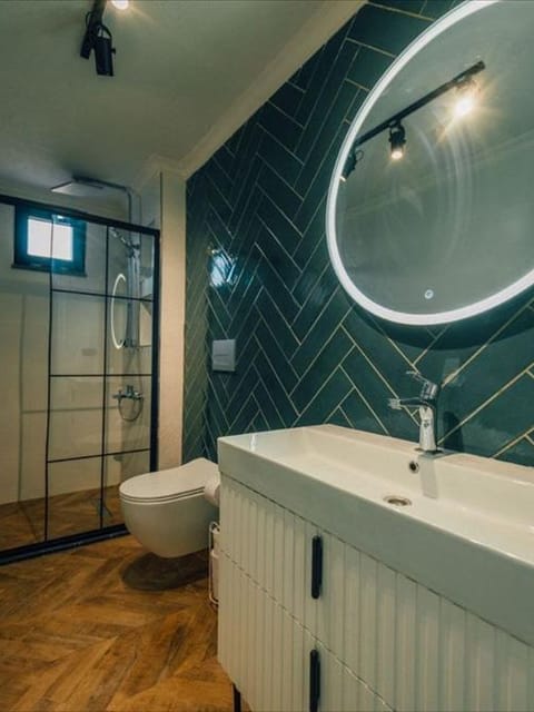 listing card gallery