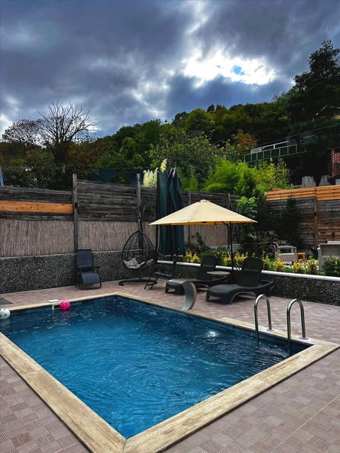 listing card gallery