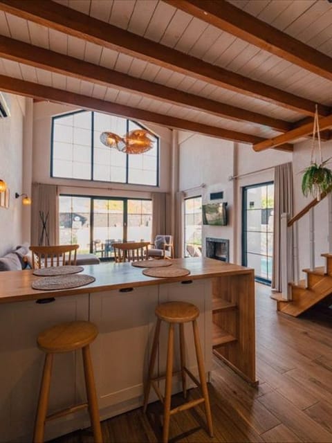 listing card gallery