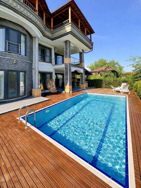 listing card gallery