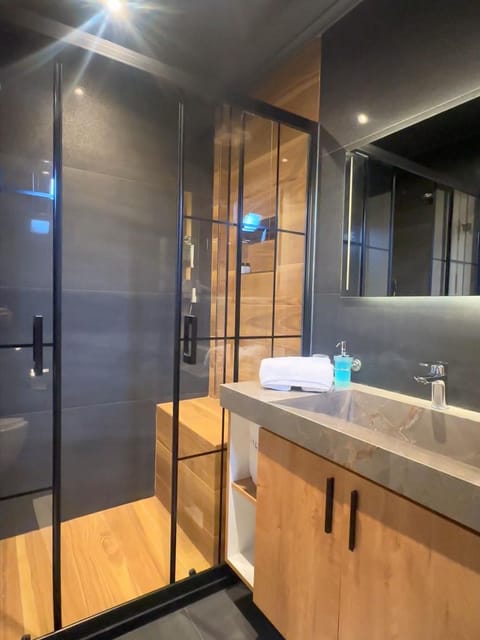 listing card gallery