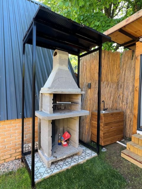 listing card gallery