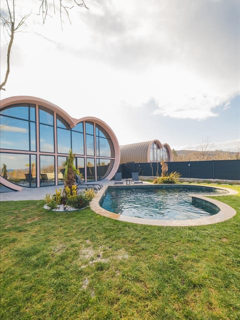 listing card gallery