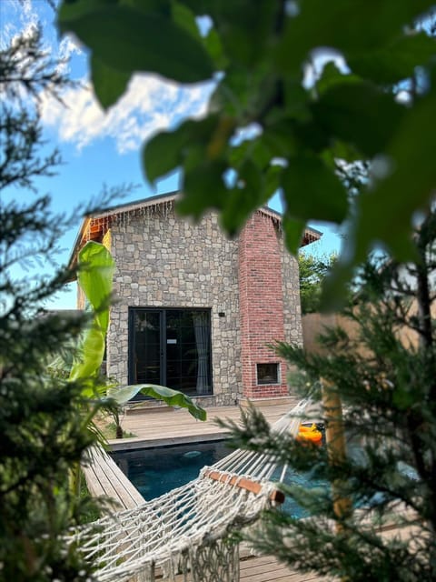 listing card gallery