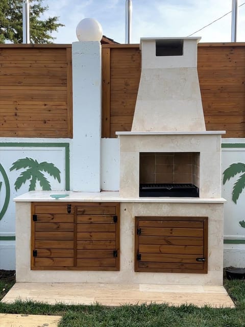 listing card gallery