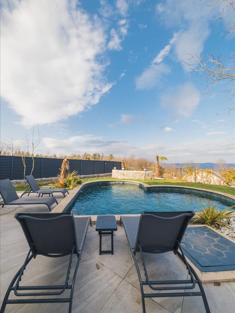 listing card gallery