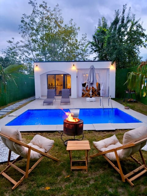 listing card gallery