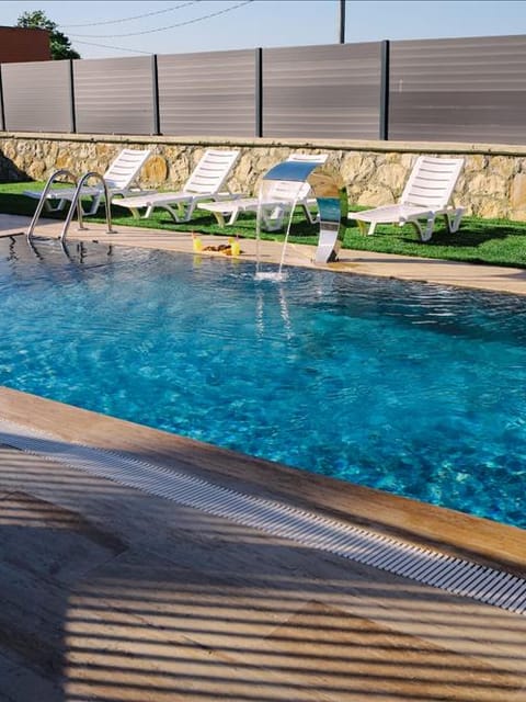 listing card gallery