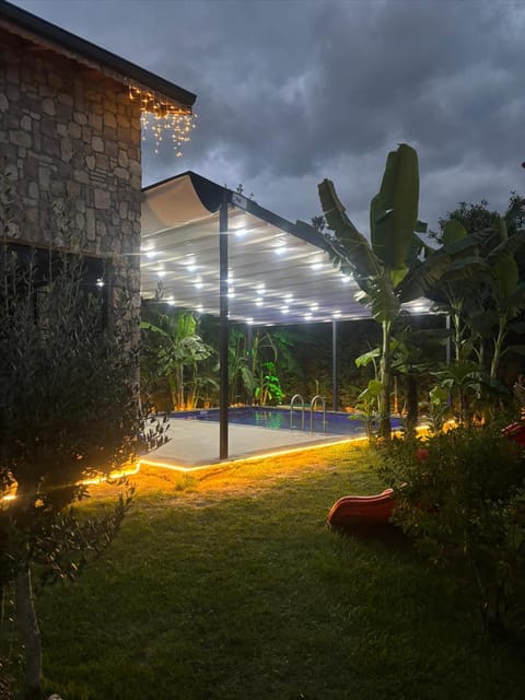 listing card gallery