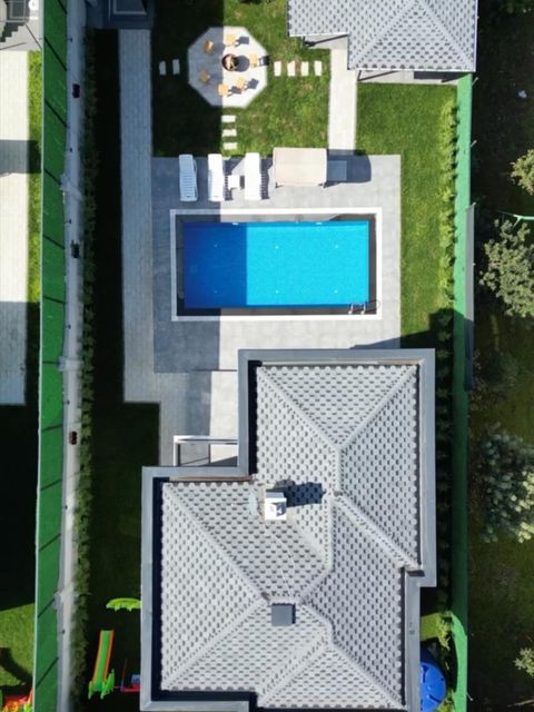 listing card gallery