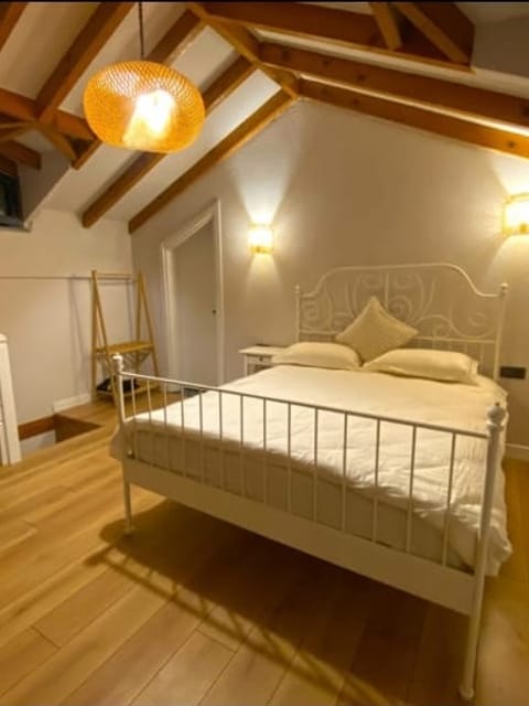 listing card gallery