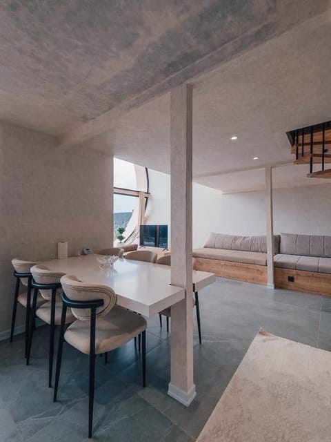 listing card gallery