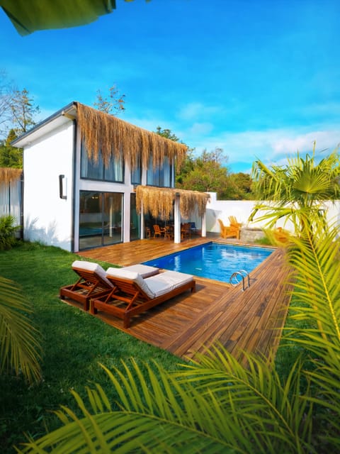 listing card gallery