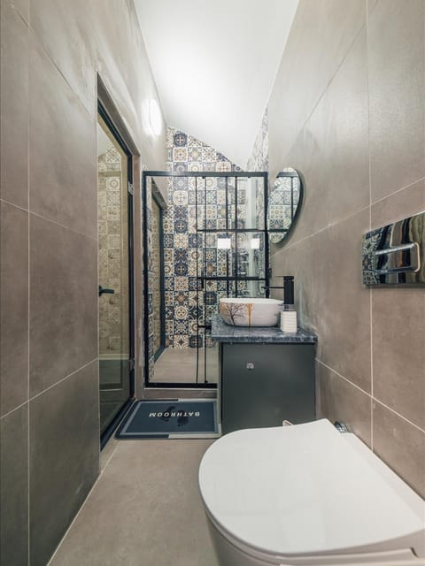 listing card gallery