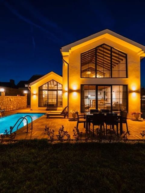 listing card gallery