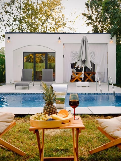 listing card gallery